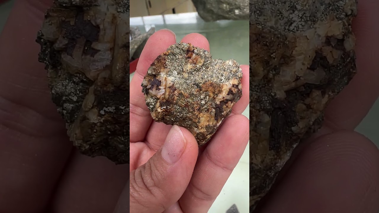 Gold stone at Phnom Prek , Peilen