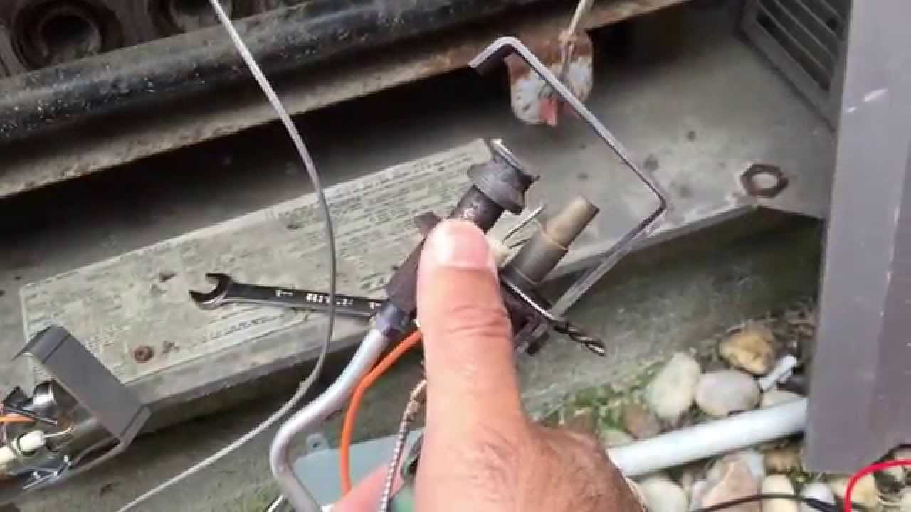Hayward Millivolt Pool Heater Thermopile Replacement Part 2 - Old vs. New Assembly & Removal 1080 HD