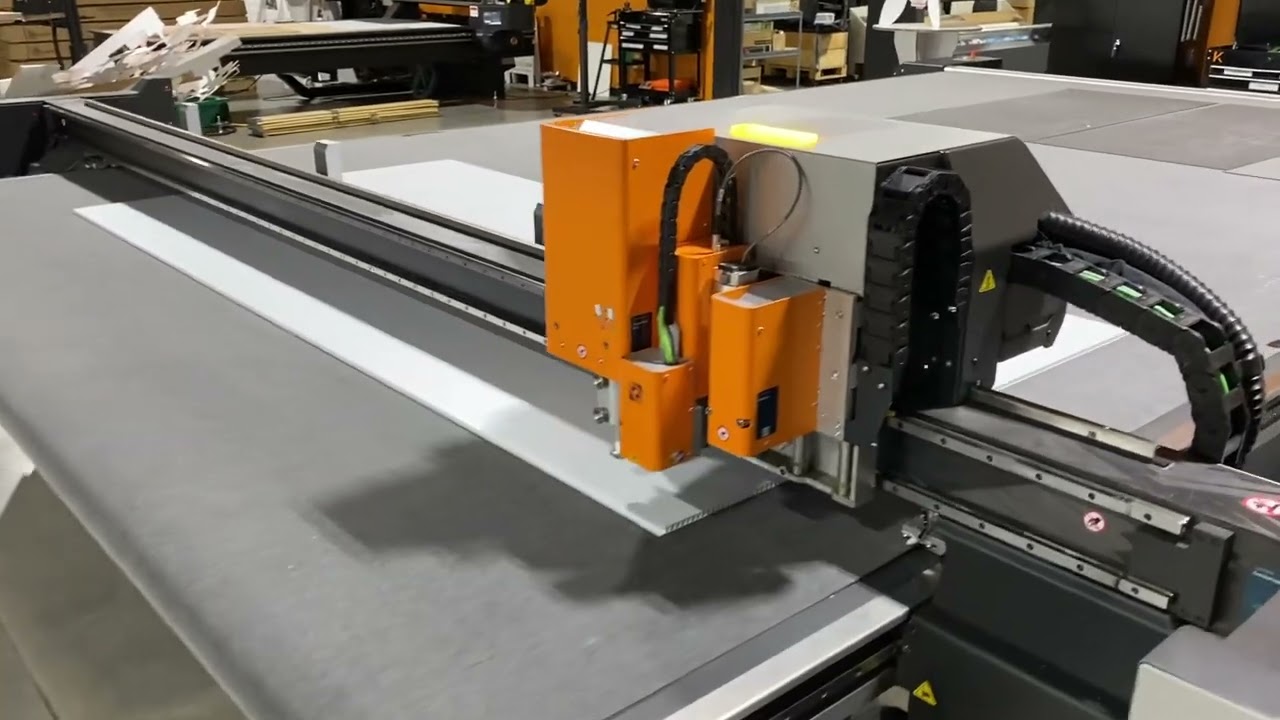 Kongsberg C66 Cutting 10mm Coroplast RM knife