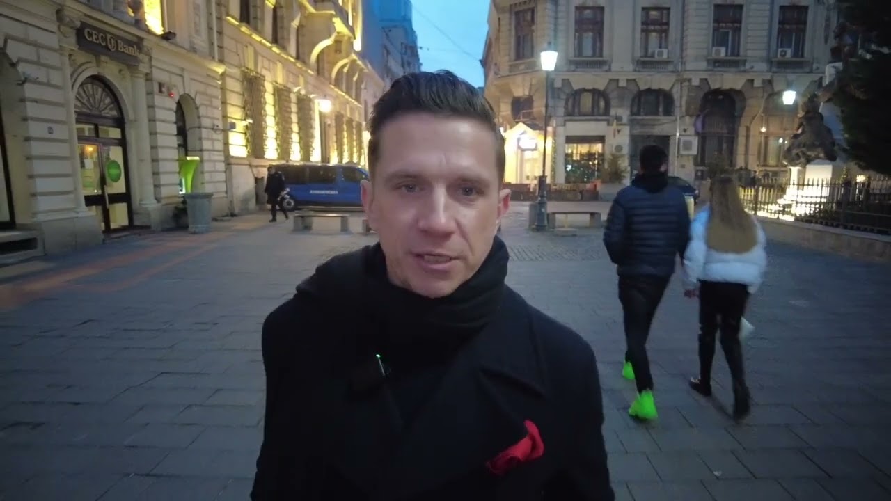 'Should I STAY With Her Or SPIN PLATES?' [OLDER GUY DATING ADVICE]