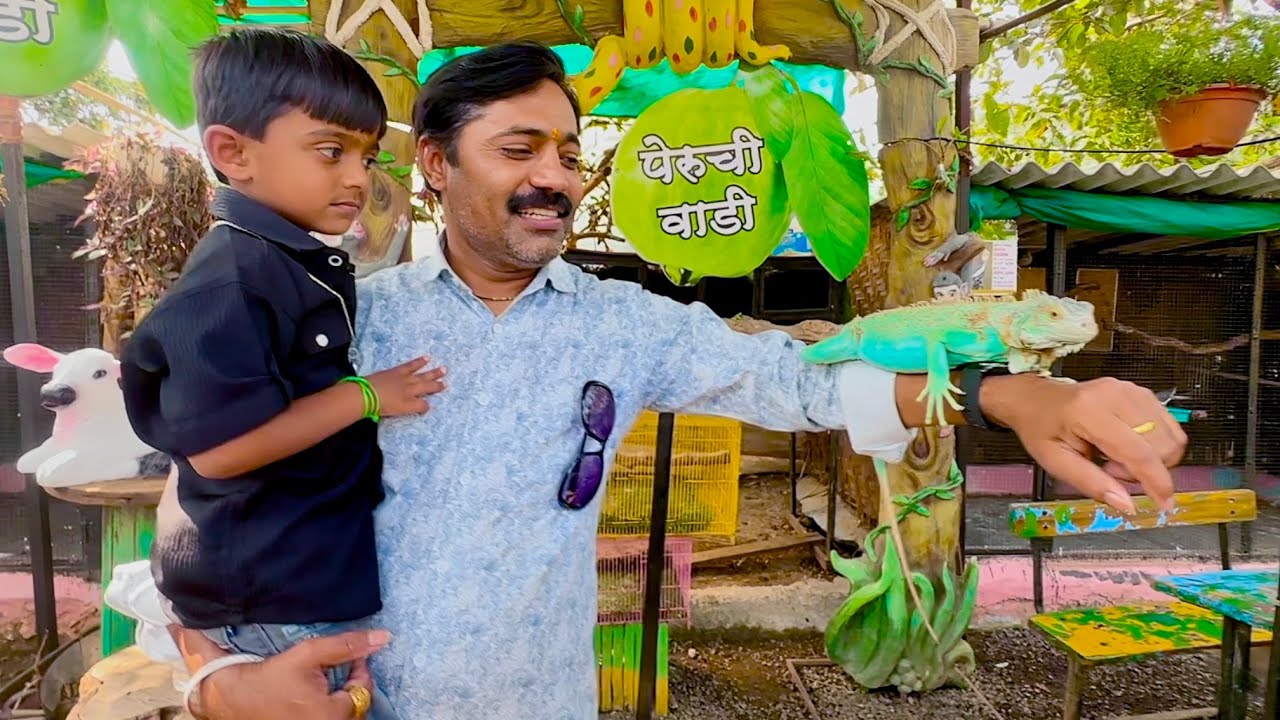 सरडा हातावर घेताच माऊलीची मम्मी घाबरली 🫢