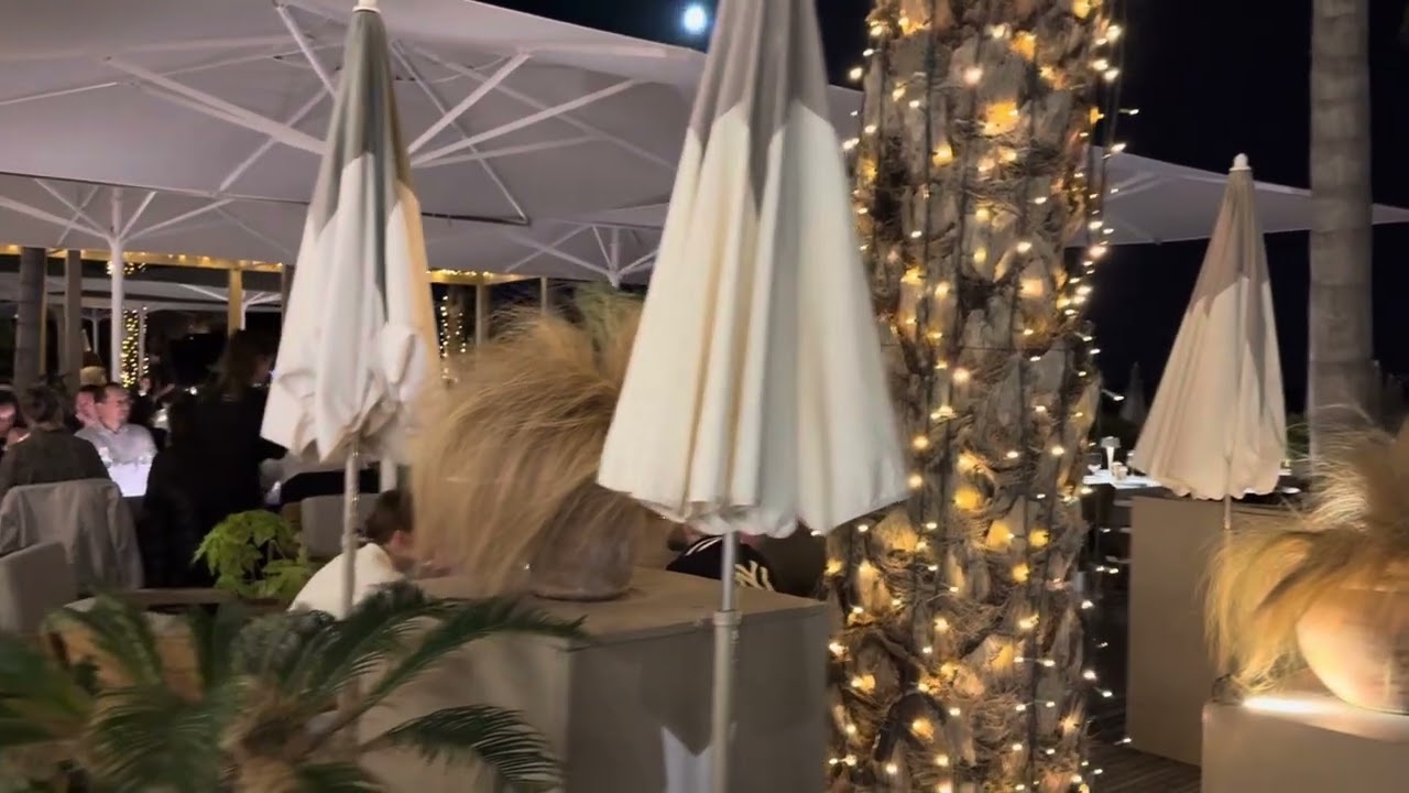 Beach dining