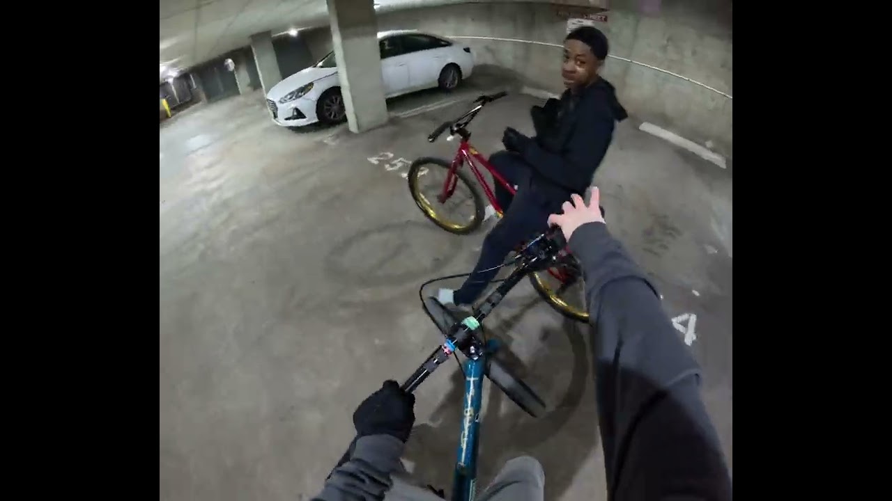 Practicing hand drag in a garage🔥💯#automobile #dirtbike #bikes #motocrossbike #bikelife #yamahayz250