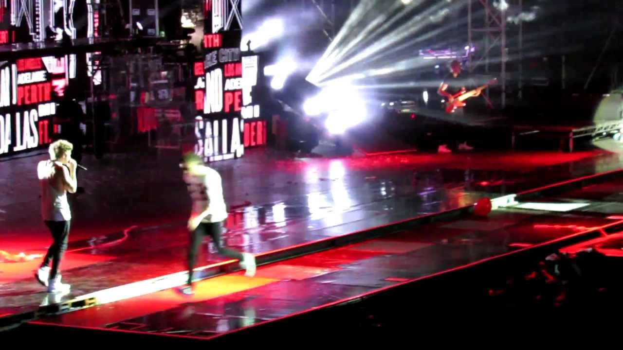 One Direction @Verona Italy - What Makes You Beautiful 19/05/2013