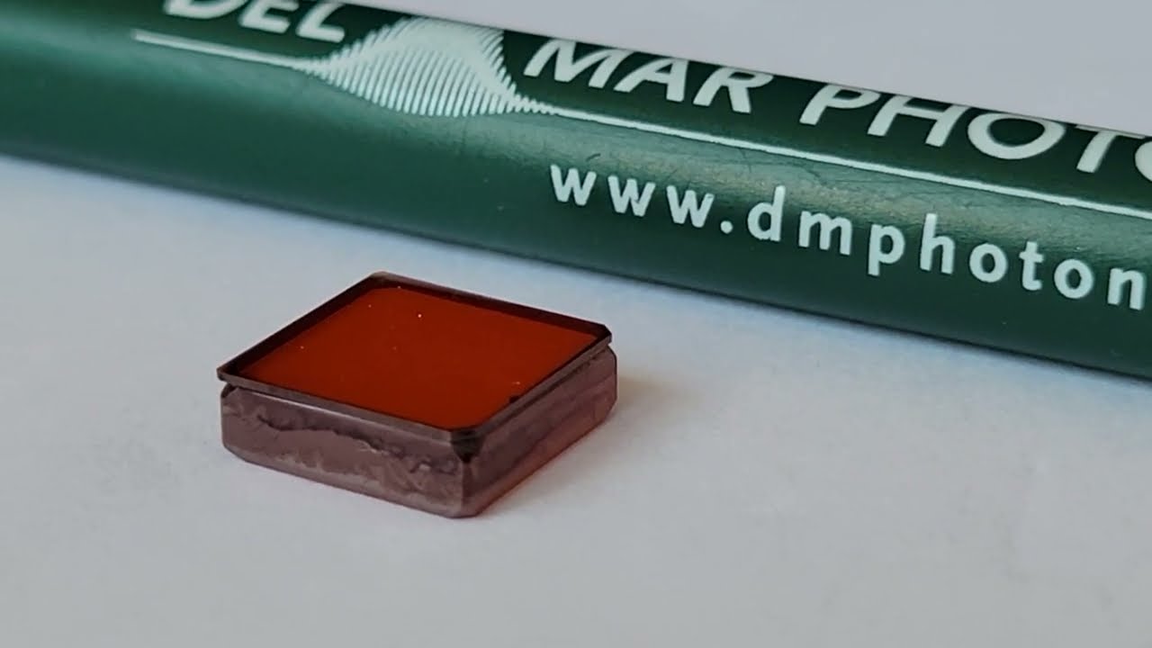 Terahertz ZnTe crystal assembly 110-cut optically contacted on 100-cut substrate