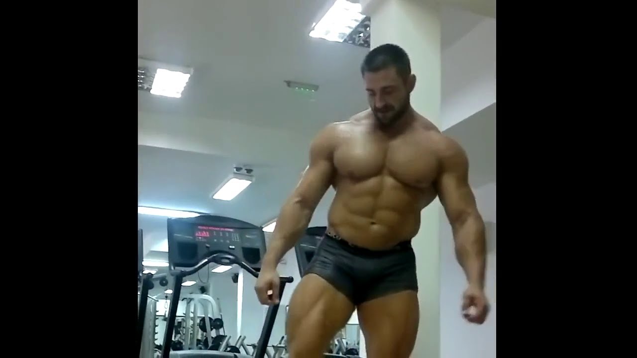 SWEATY FLEXING AT THE GYM AFTER WORKOUT