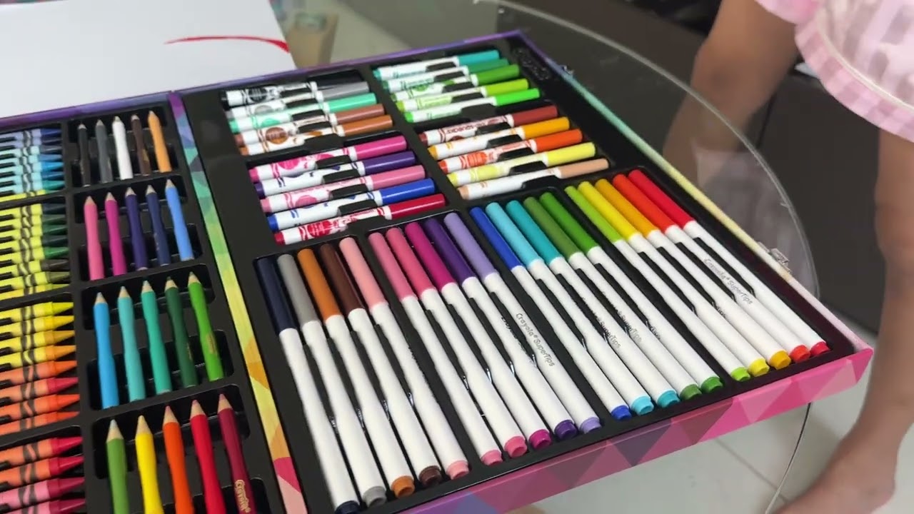 Crayola Briefcase First Impressions | More artworks to come!