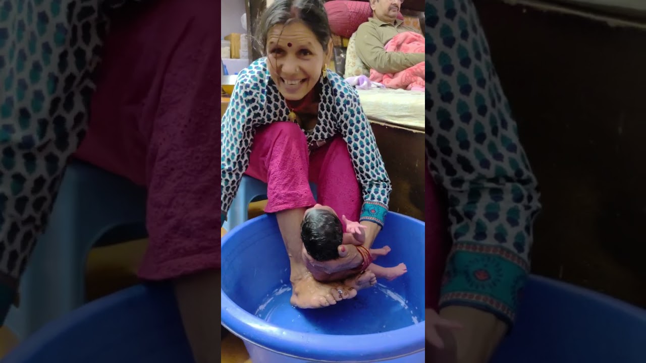 Newborn's First Bath by her grandmother and How to Give Your Newborn the Best First Bath Experience🥰
