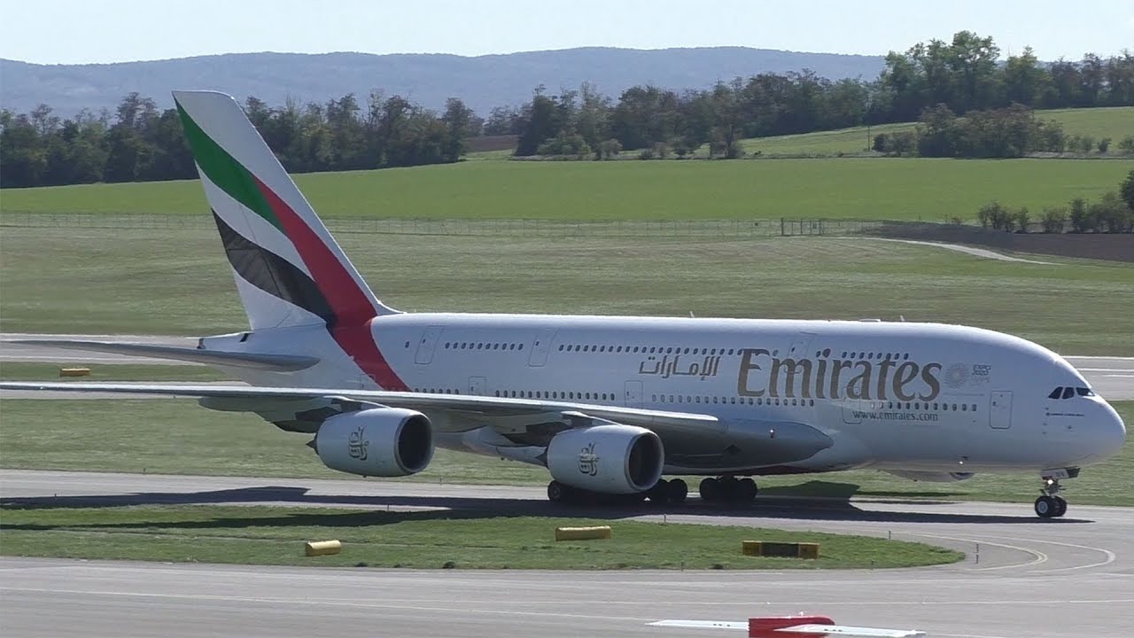 Emirates Airbus A380 landing at Vienna Airport | A6-EDV