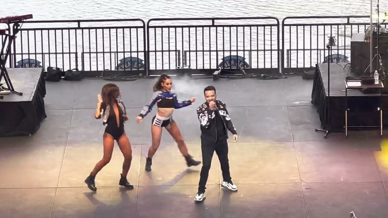 ￼Luis Fonsi - Calypso . Concierto SeaWorld Orlando Mayo 2022