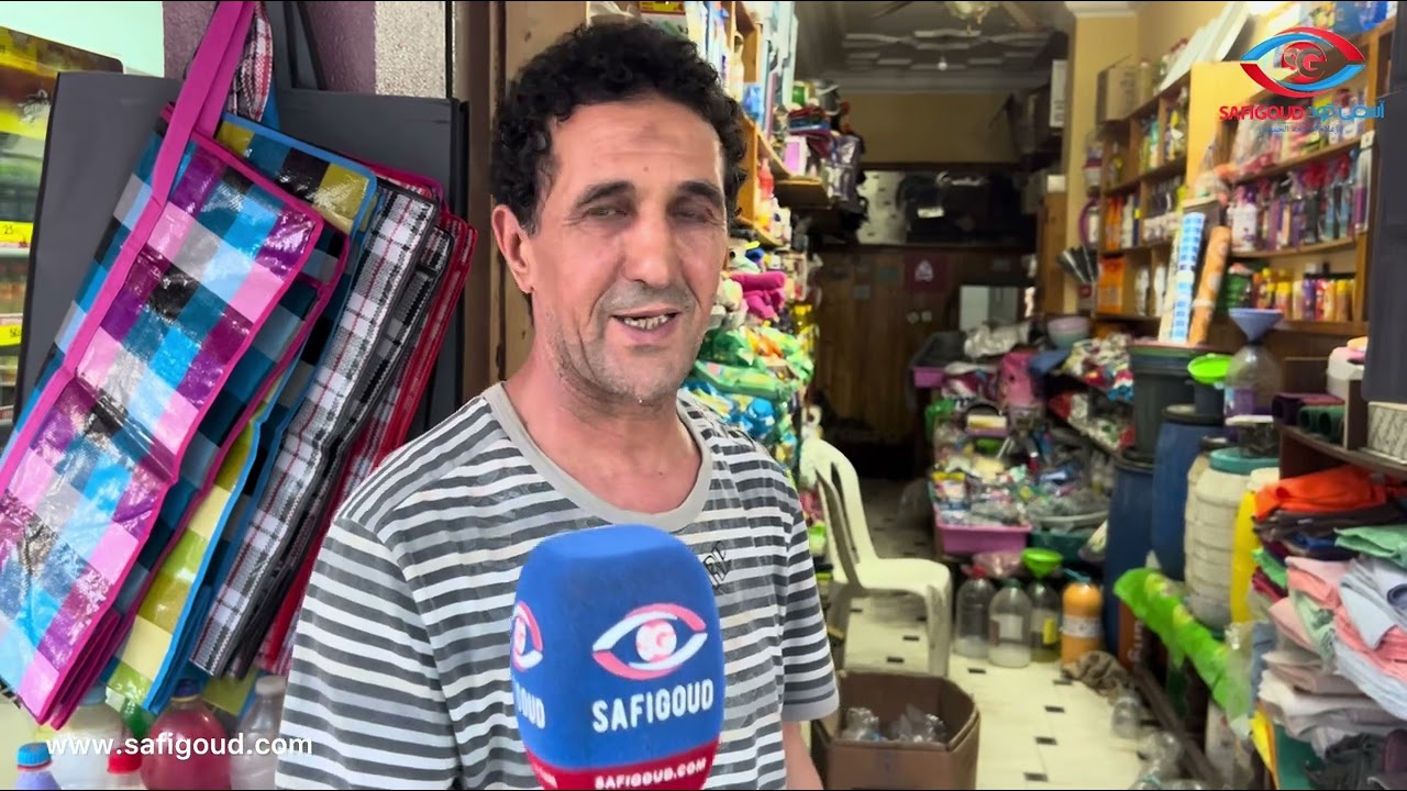 اجلاء العربات المجرورة والباعة الجائلين من أحد جوانب الشارع الرئيسي اعزيب الدرعي باسفي