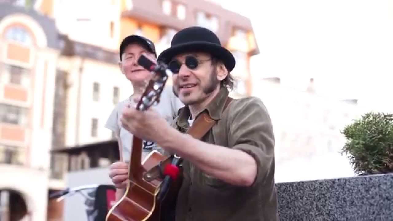 Необычное исполнение песни 