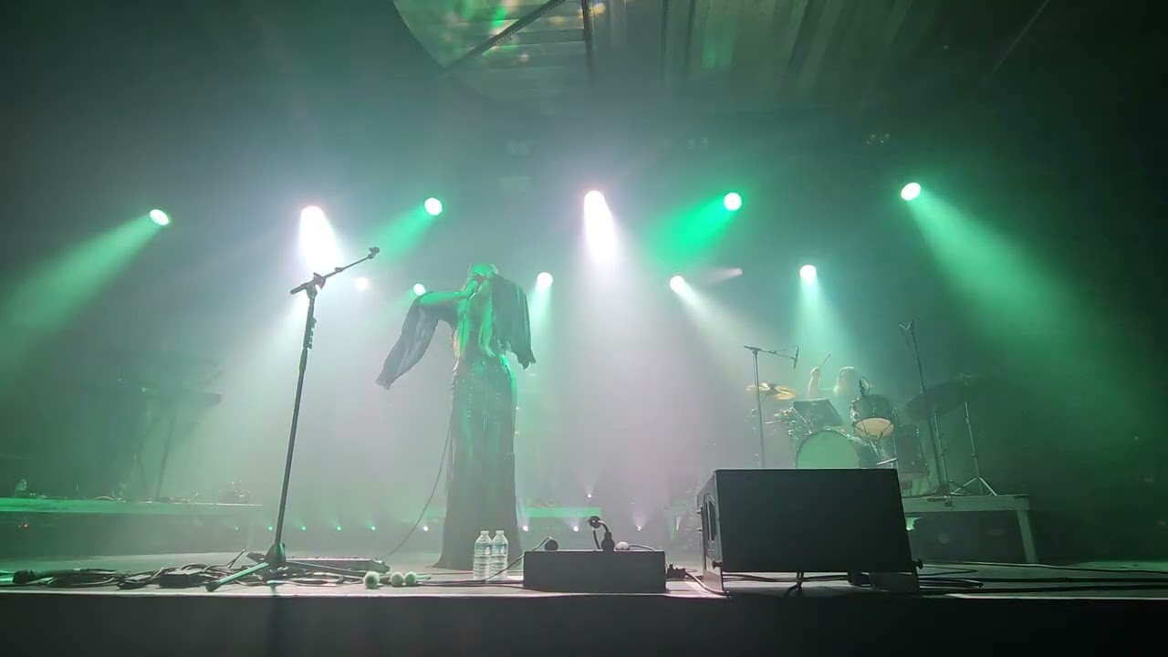 eivør - livstræðrir, the last kingdom main theme and hymn 49 live at carlswerk victoria 26.09.25
