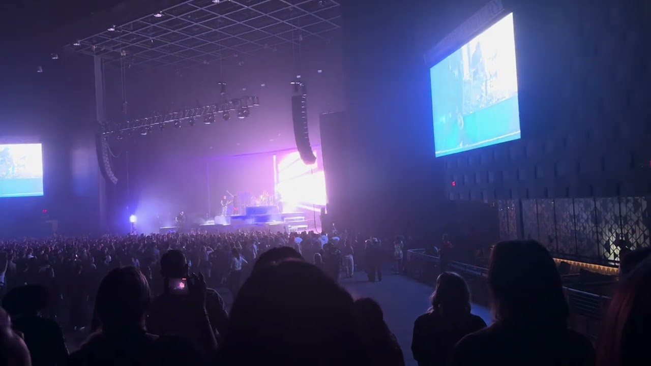 i don’t like darkness (live) - chase atlantic