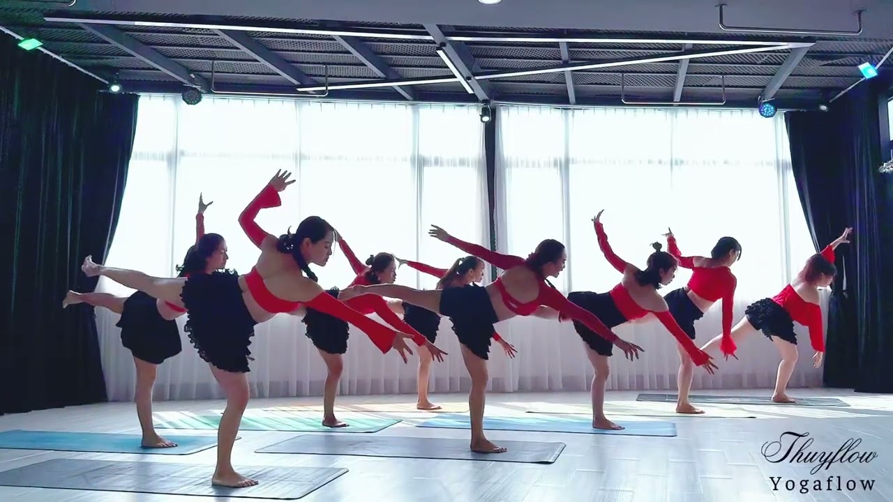 Bh:Anh Có Thể Ôm Em Được Không.-bĐ:Cô Phạm Thuỷ #flowyoga 