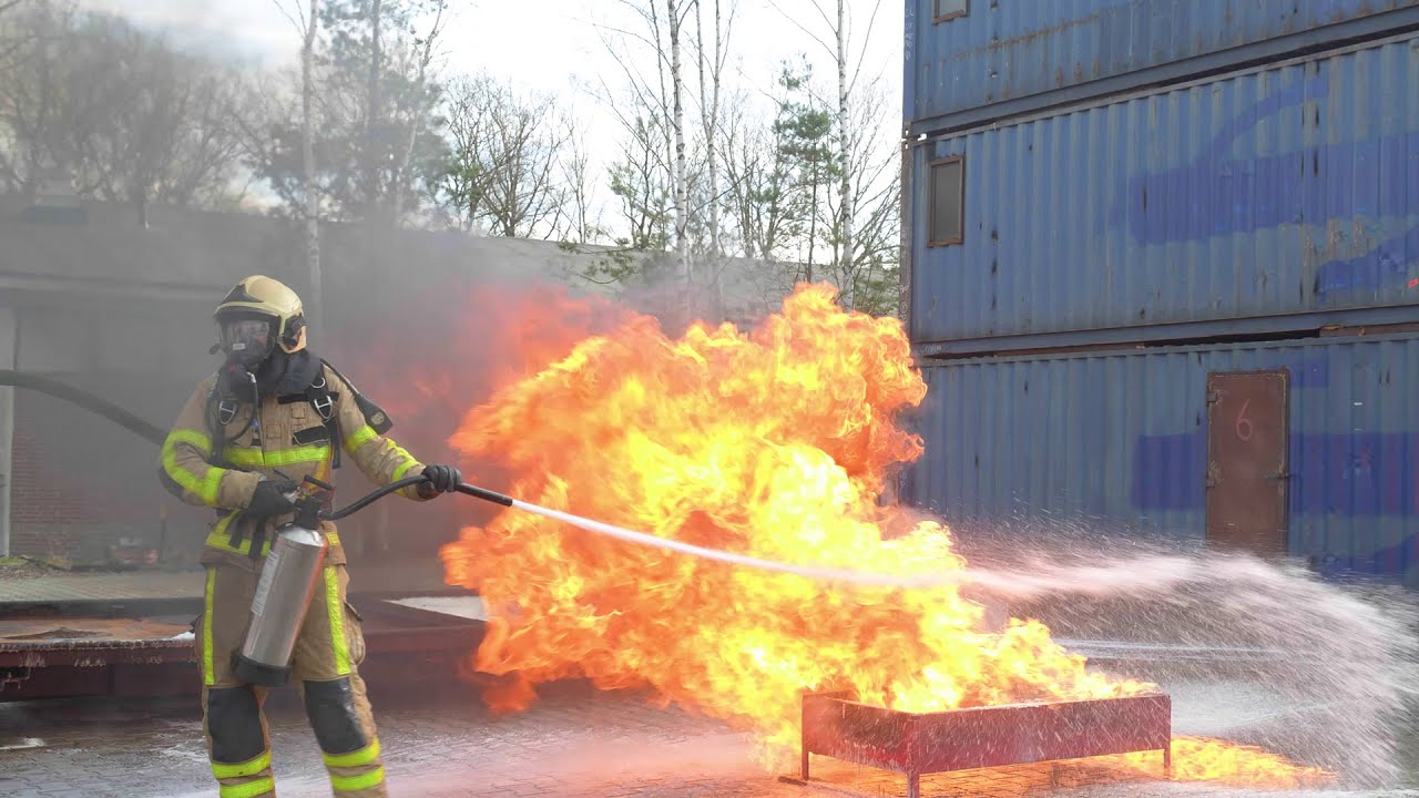 VNOG Inzet hosemaster met fluorvrij schuimvormend middel met een foutieve blussing