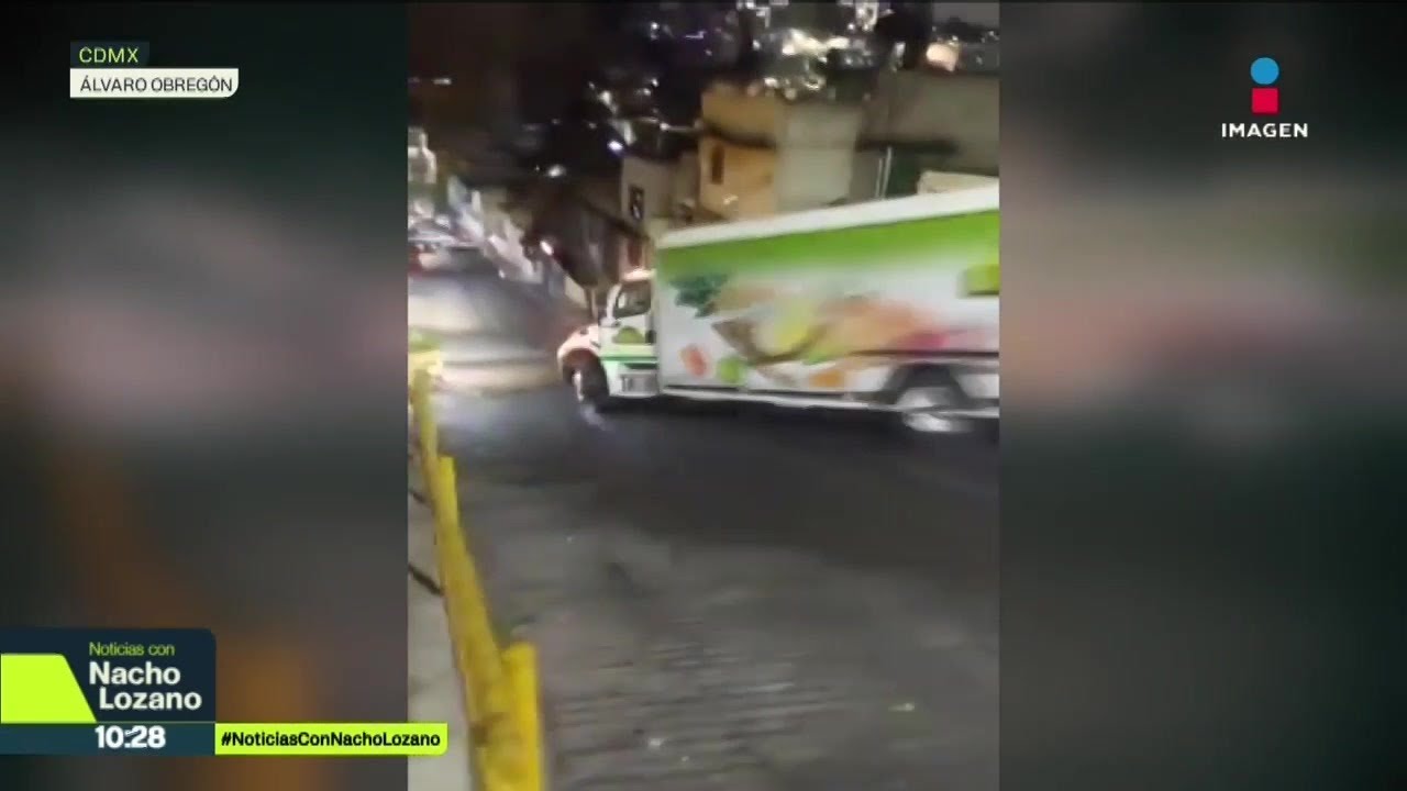 Un camión de refrescos cayó en la Bajada del Diablo, en la alcaldía Álvaro Obregón | Nacho Lozano