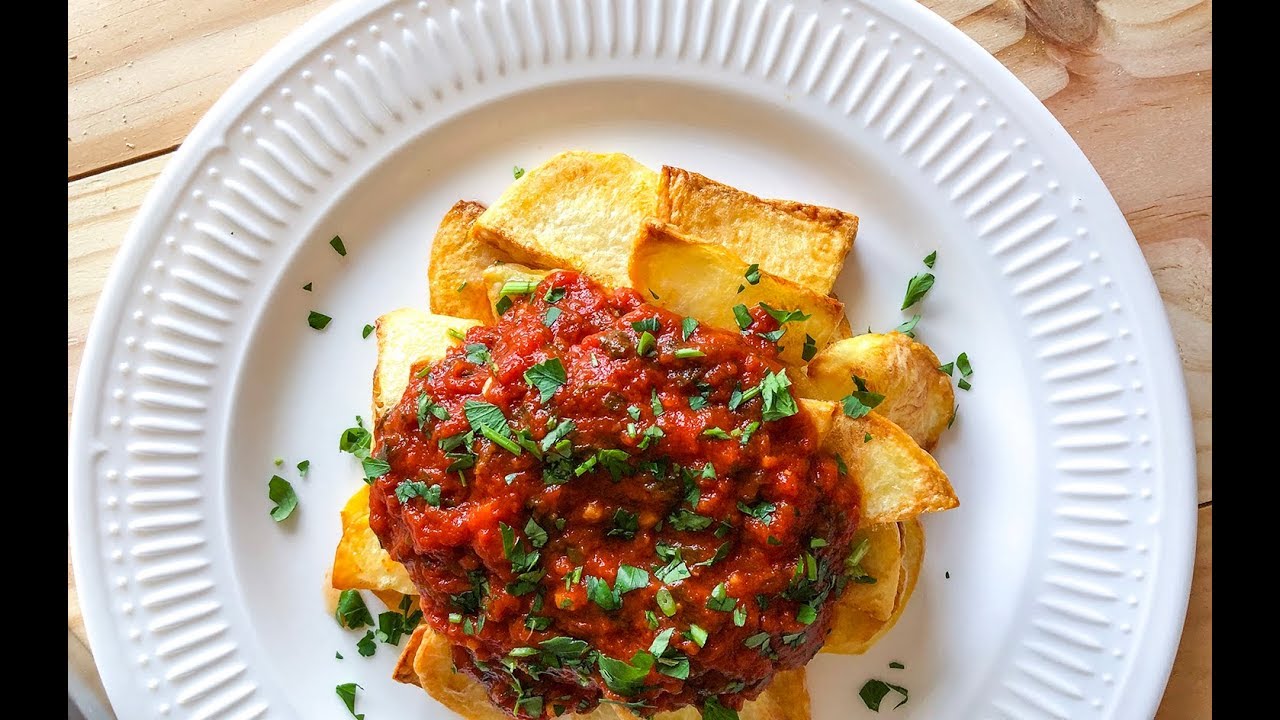 LAS MEJORES PATATAS BRAVAS! con salsa casera y sin freír las patatas | Saboreanda