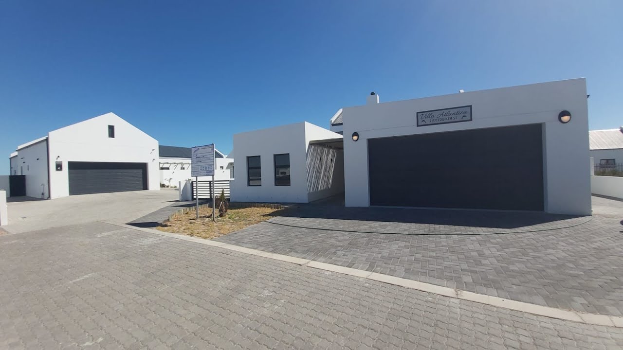 Modern coastal family home with upstairs guest suite in Atlantic Sands.