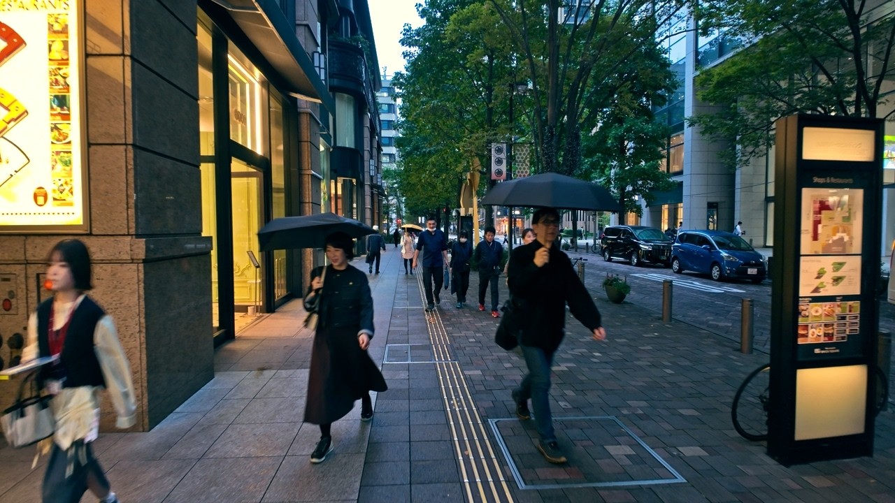 Tokyo Evening Walk [4K] Marunouchi Business District