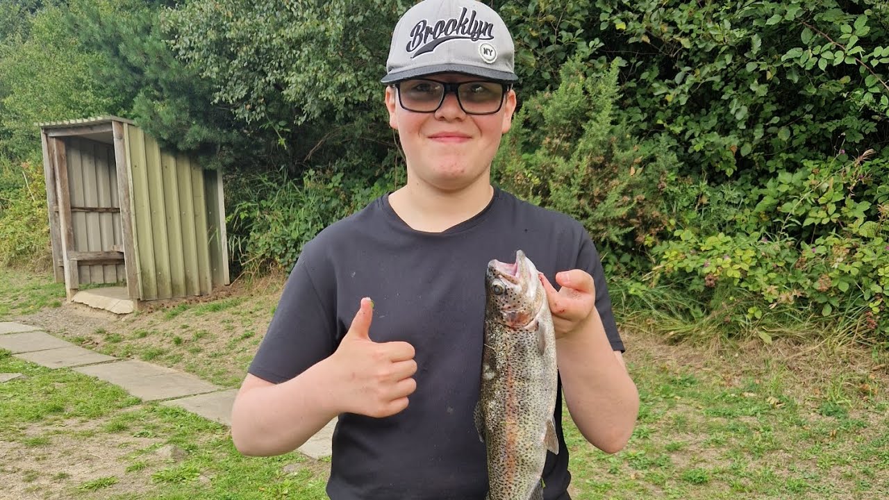 Bowden Springs Fishery !!! Caught 2.2 pound rainbow trout
