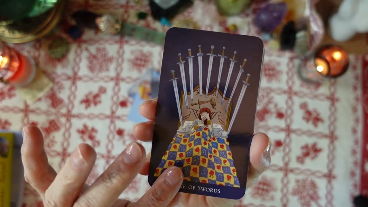 LLEWELLYN'S CLASSIC TAROT - Deck Review - FOCUS ON BOTH THE CLASSIC AND 21ST-CENTURY INTERPRETATIONS