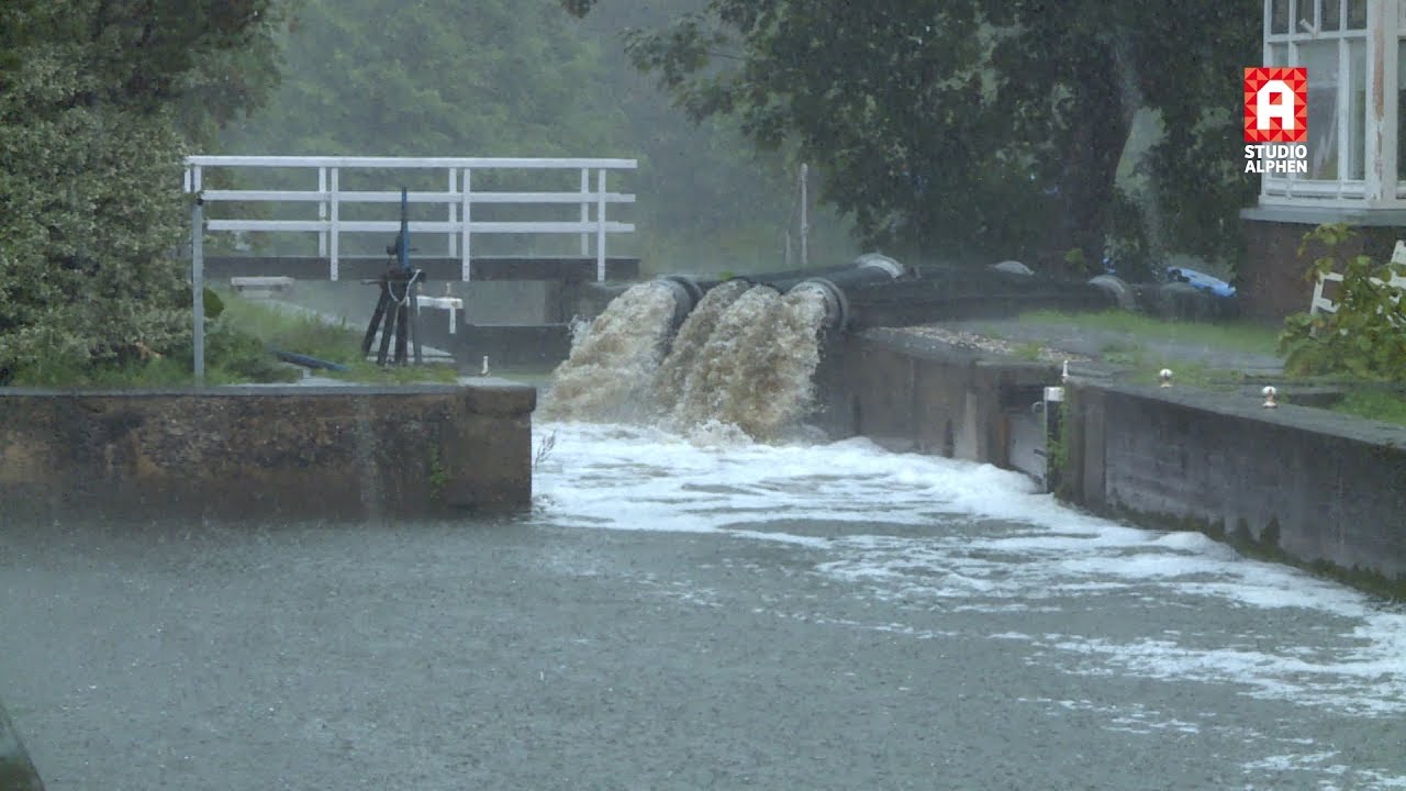 Overlast door urenlang onweer en regen boven regio Alphen aan den Rijn