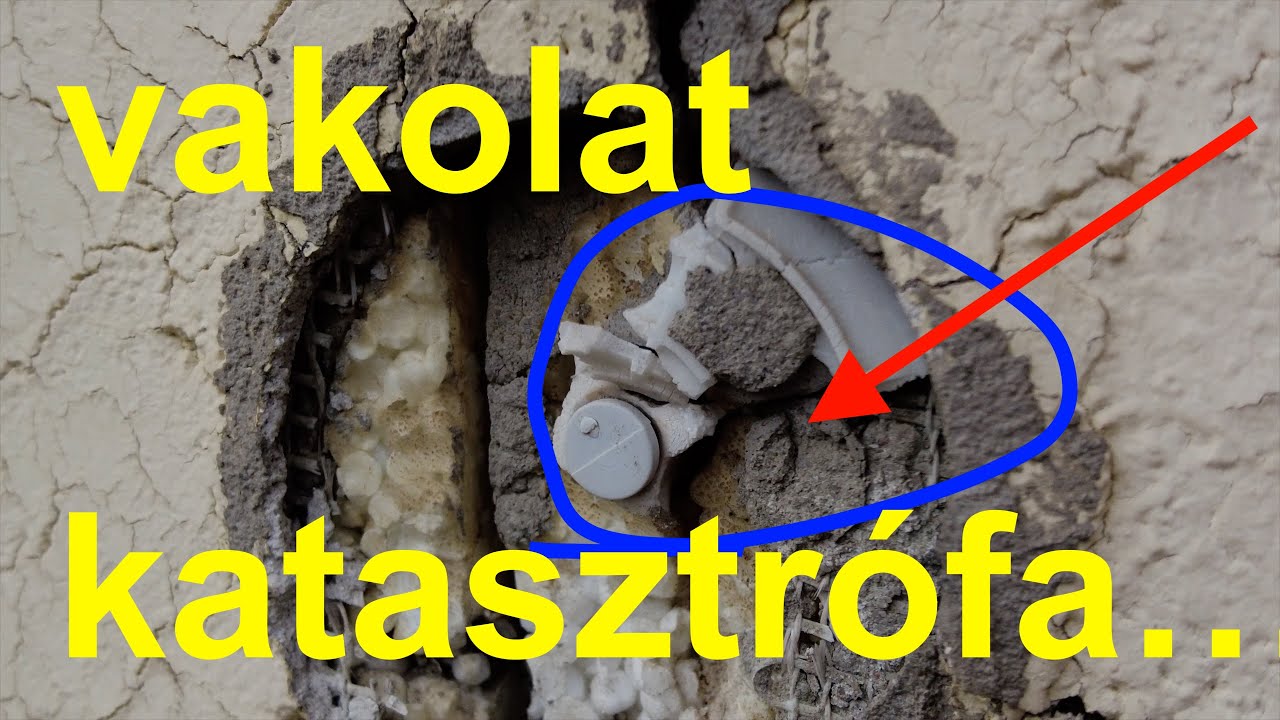 A vakolat a hibás? Ilyet ritkán látni! Hámlik a vakolat, és nem akárhogy ! A  festés sem sikerült.