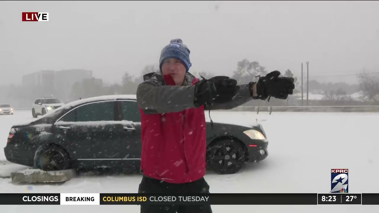 LIVE: KPRC News Reporter Helps Push Car Stuck On Highway In Historic Houston Snow Storm