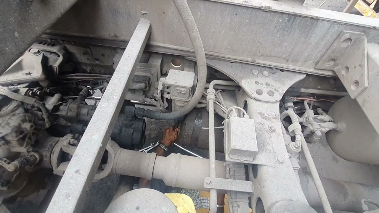 #bharatbenz #engine @services @information #suscribe #like #how to do bharatbenz hyva engine service