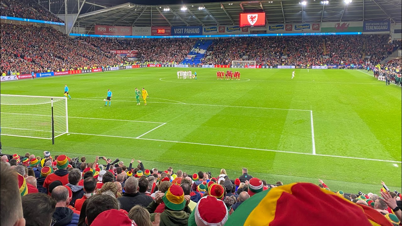 Deafening rendition of Hen Wlad Fy Nhadau - WALES VS POLAND