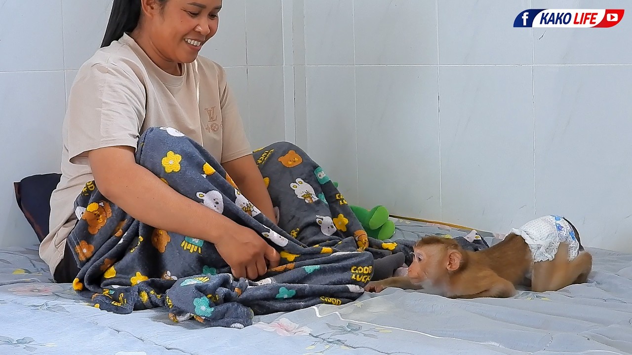 Funny Girl Valen Playing With Grandma's Toes