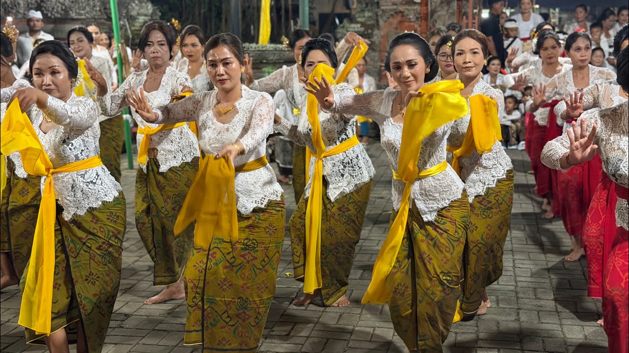 Cantik, Rejang Renteng Ring Pura Dalem Silakarang Kederi