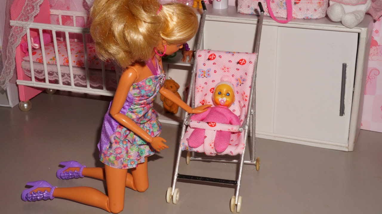Como fazer um Carrinho de Bebê para boneca Monster High, Barbie, etc