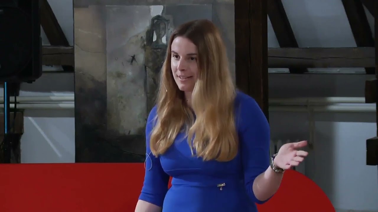 Стрийминг срещу традиционните медии | Флора Стратиева | TEDxMladost
