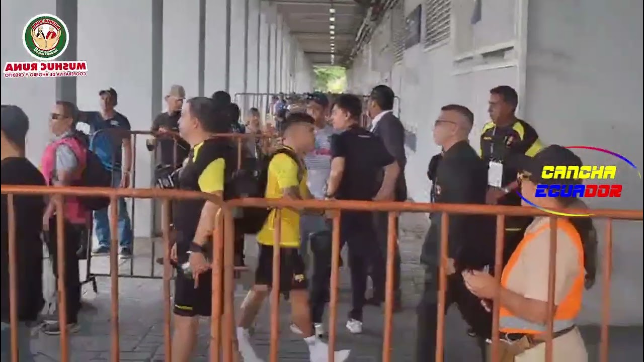 Así fue la llegada de #BarcelonaSC al estadio #Capwell para el #ClásicodelAstillero ante el #Emelec
