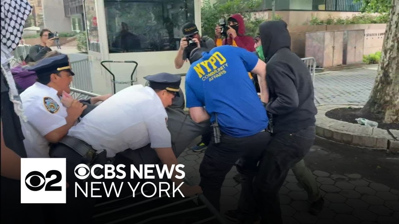Anti-ICE protesters face off with NYPD officers outside Federal Plaza
