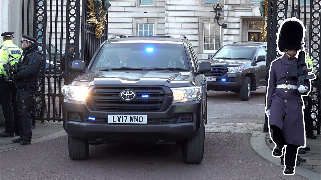President Zelensky and King Charles exit Buckingham Palace with their motorcades 🇺🇦 🇬🇧