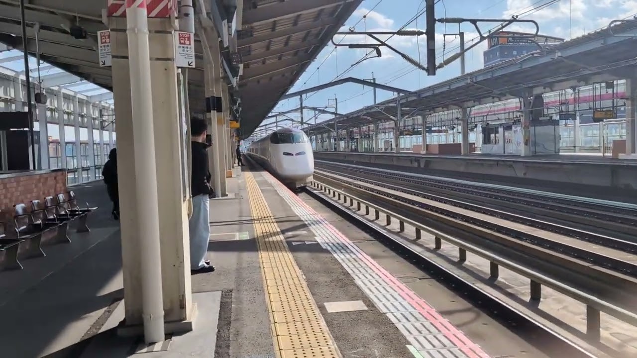 e5系やまびこ56号＋e3系荷物新幹線発車