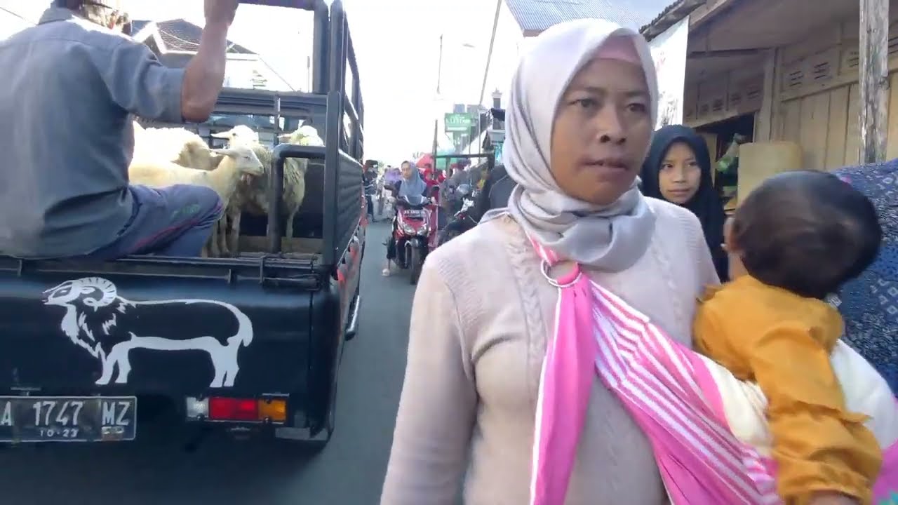 Suasana Pasar Desa Jaman Dulu, Pasar Binangun Watumalang Wonosobo Jawa Tengah Indonesia