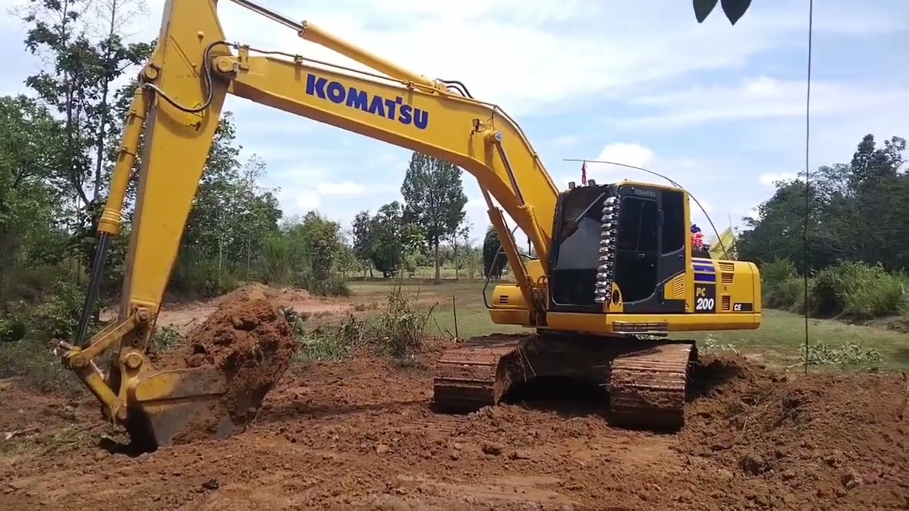 ใหม่เจอใหม่ KOMATSU PC 200 EC ตักดินใส่ดั๊มจนล้นรถแรงใหญ่ใส่ยังไงก็ไปใหว,