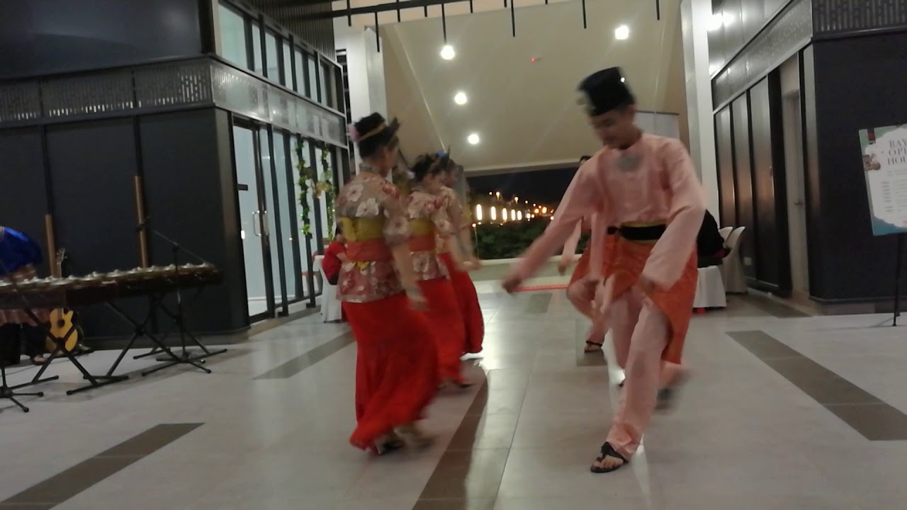 Melly Amalin: Mammamia Entertainment - Zapin Usik Mengusik