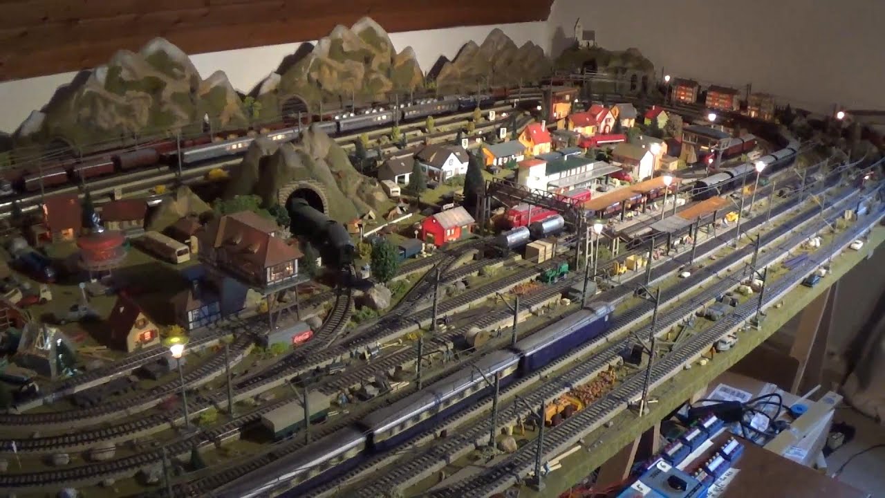 M&auml;rklin H0 Anlage Modellgleise Serie 3900 der 50er Jahre mit M-Gleisen 5100/5200, Action-Fahrvideo