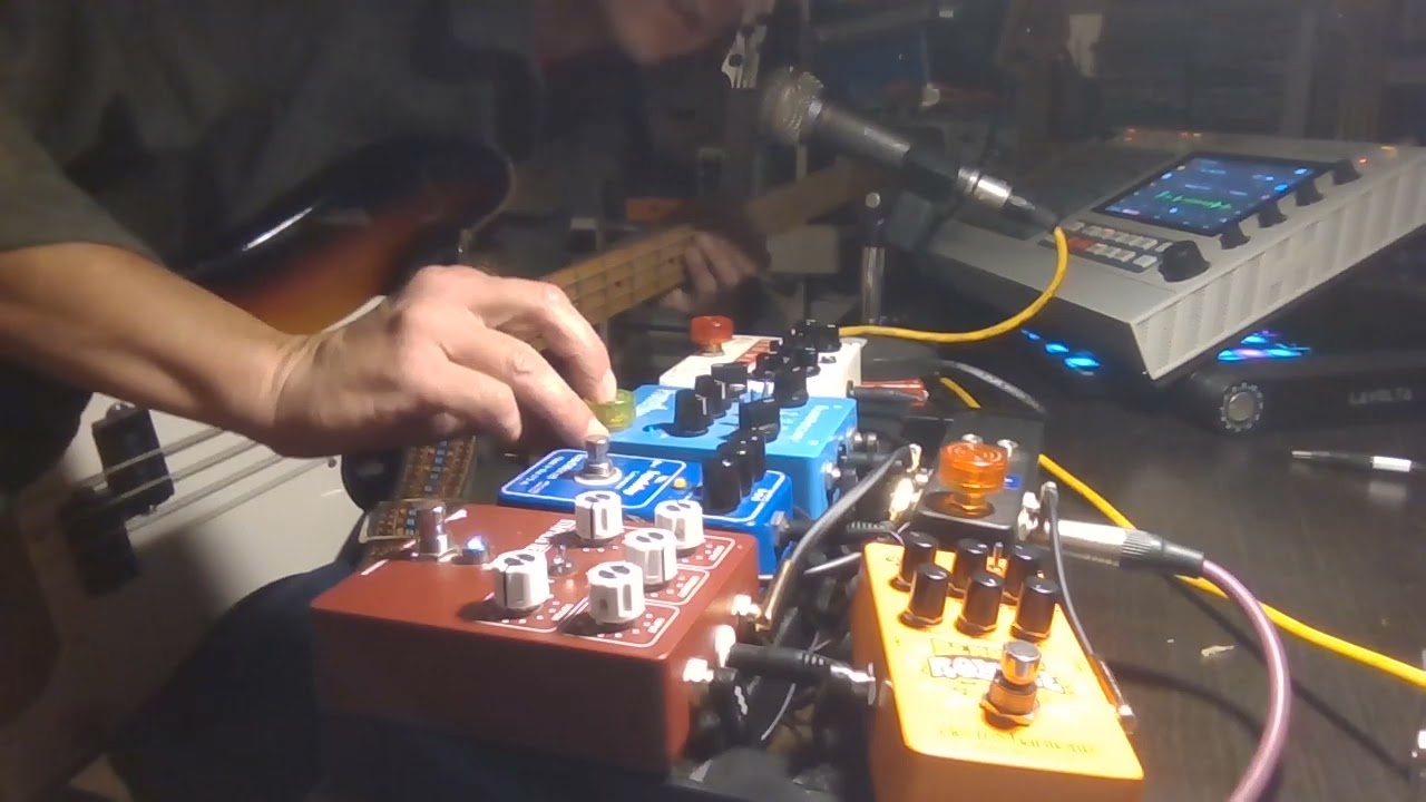 EHX Bender Royale Bass demo ft. Mountainking Magnetar. A bass fuzz moment.