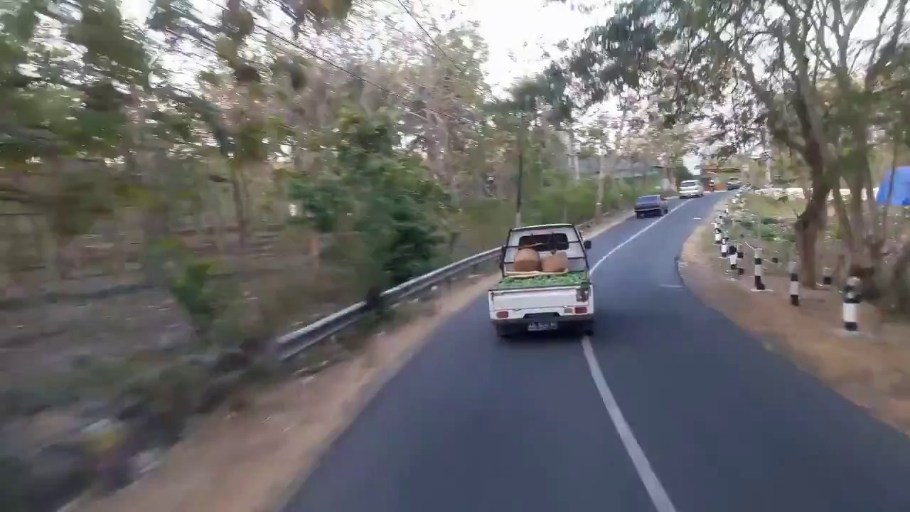 Jalan Baron Gunung Kidul begitu mulus, sampai busnya bisa ngebut