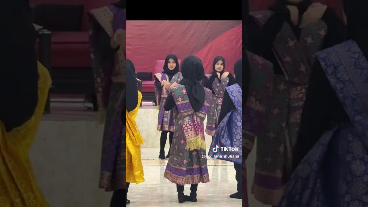 Halo gays Vania nge vlog lagi nih :Nari Aceh Bersama Vania Dan Kanaya di event seminar parenting 