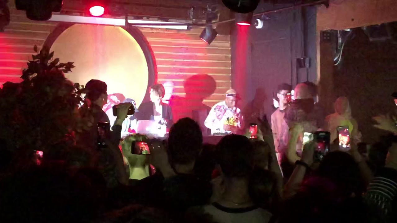 LIL TRACY - WHITE TEE - LIVE