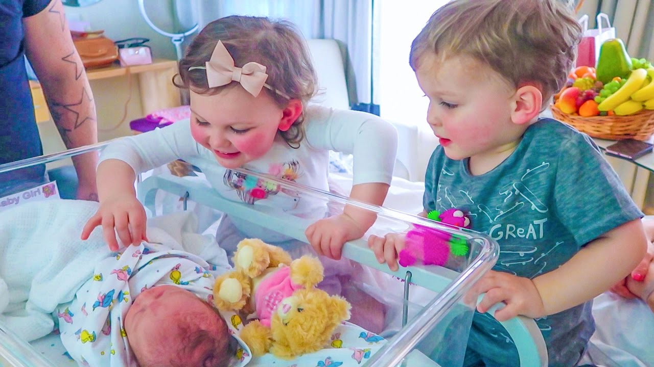 KIDS MEET OUR NEW BABY!