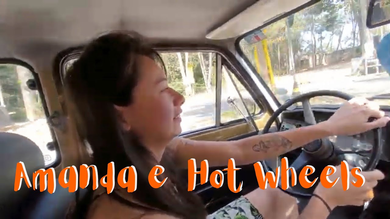Esposa dirigindo o Fiat 147 ( Hot Wheels )