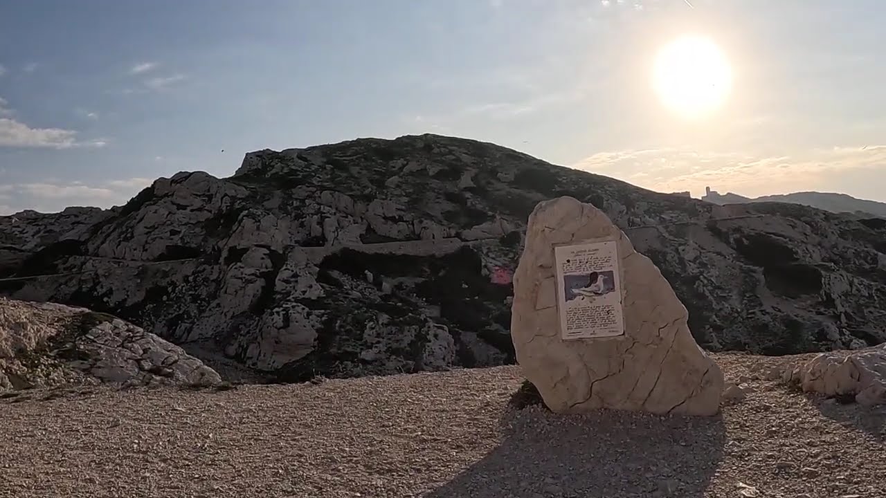 MARSEILLE 🇫🇷 Découverte de la Calanque de Port Frioul sur l'île de Pomègues